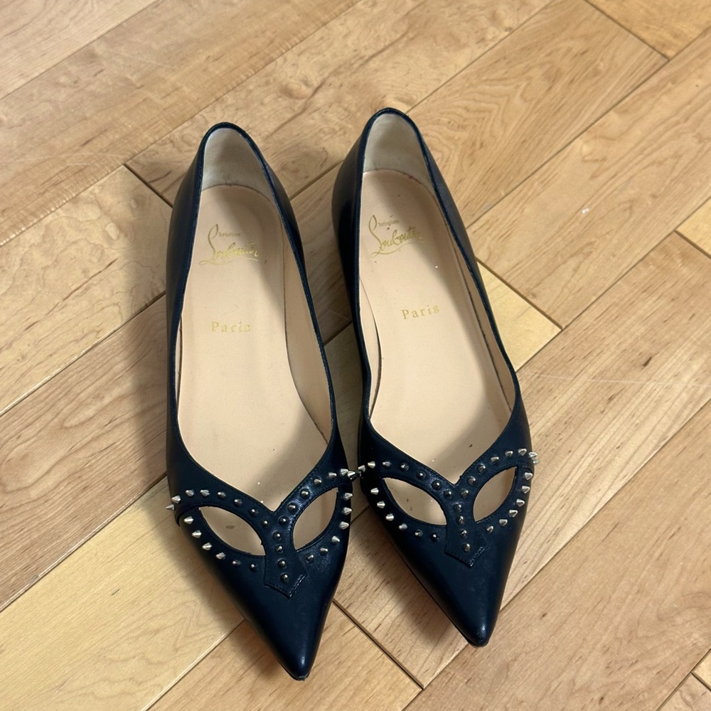 Christian Louboutin Catch Mex Flat Nappa
Shiny